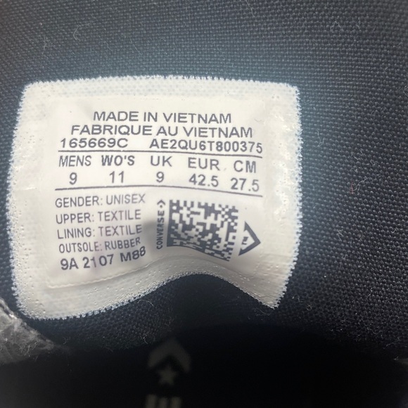 Converse High-Tops with Red and Black Design - Picture 2 of 4